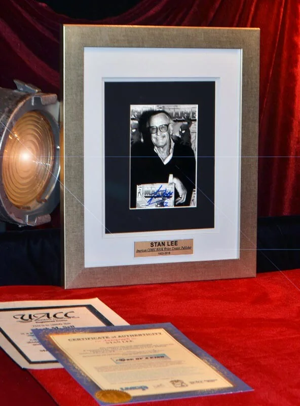 STAN LEE — Rare STAN LEE Signed Autograph Photo, Frame, COA, UACC RD #228 FREE SHIP