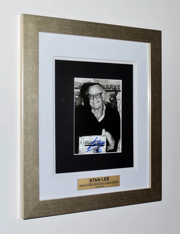 STAN LEE — Rare STAN LEE Signed Autograph Photo, Frame, COA, UACC RD #228 FREE SHIP, image 2