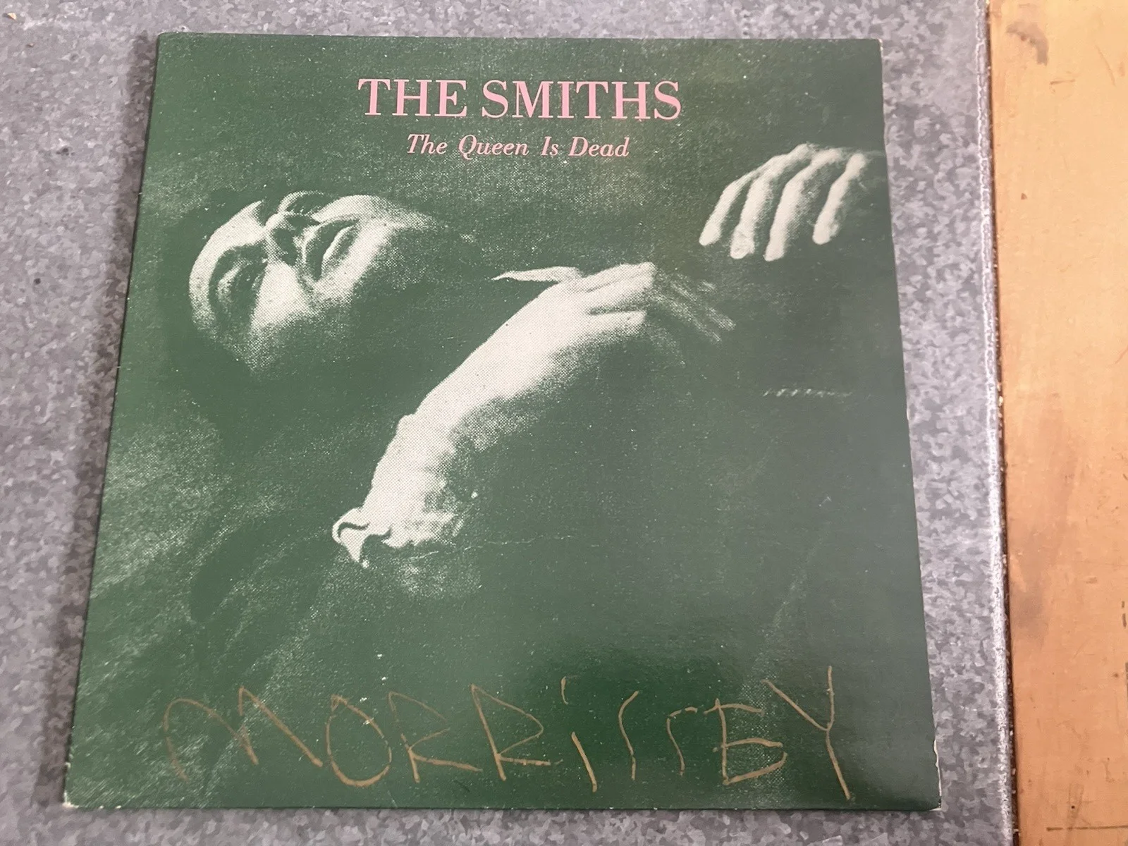 MORRISSEY THE SMITHS THE QUEEN IS DEAD SIGNED AUTOGRAPHED ALBUM TRACKS LOA RARE, изображение 2