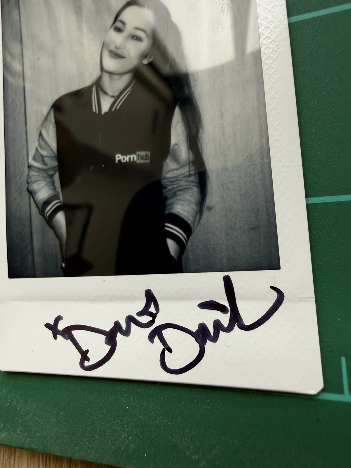 Dani Daniels — DANI DANIELS SEXY SIGNED AUTOGRAPHED INSTAX PHOTO HOT XXX B&W PORNHUB, изображение 3