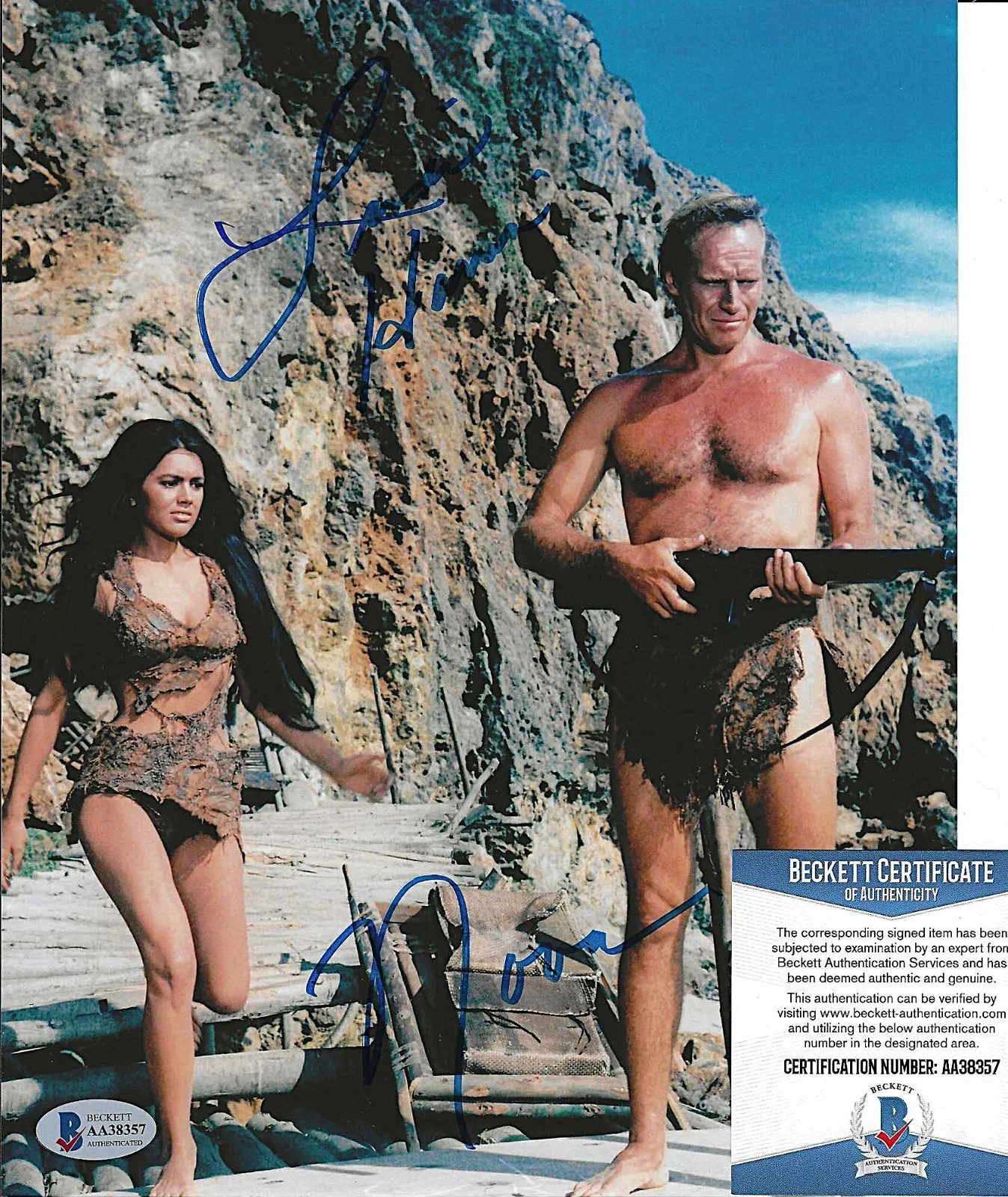 LINDA HARRISON — LINDA HARRISON - PLANET OF THE APES NOVA HAND SIGNED PHOTO 8x10 COA BECKETT