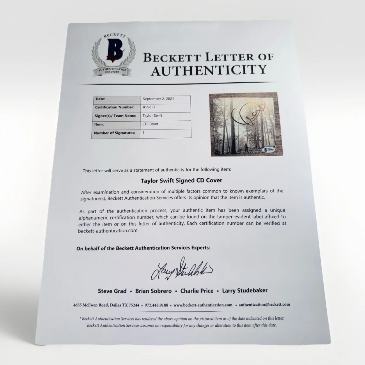 TAYLOR SWIFT SIGNED AUTOGRAPHED FRAMED FOLKLORE BOOKLET & CD BECKETT COA LOA, image 2