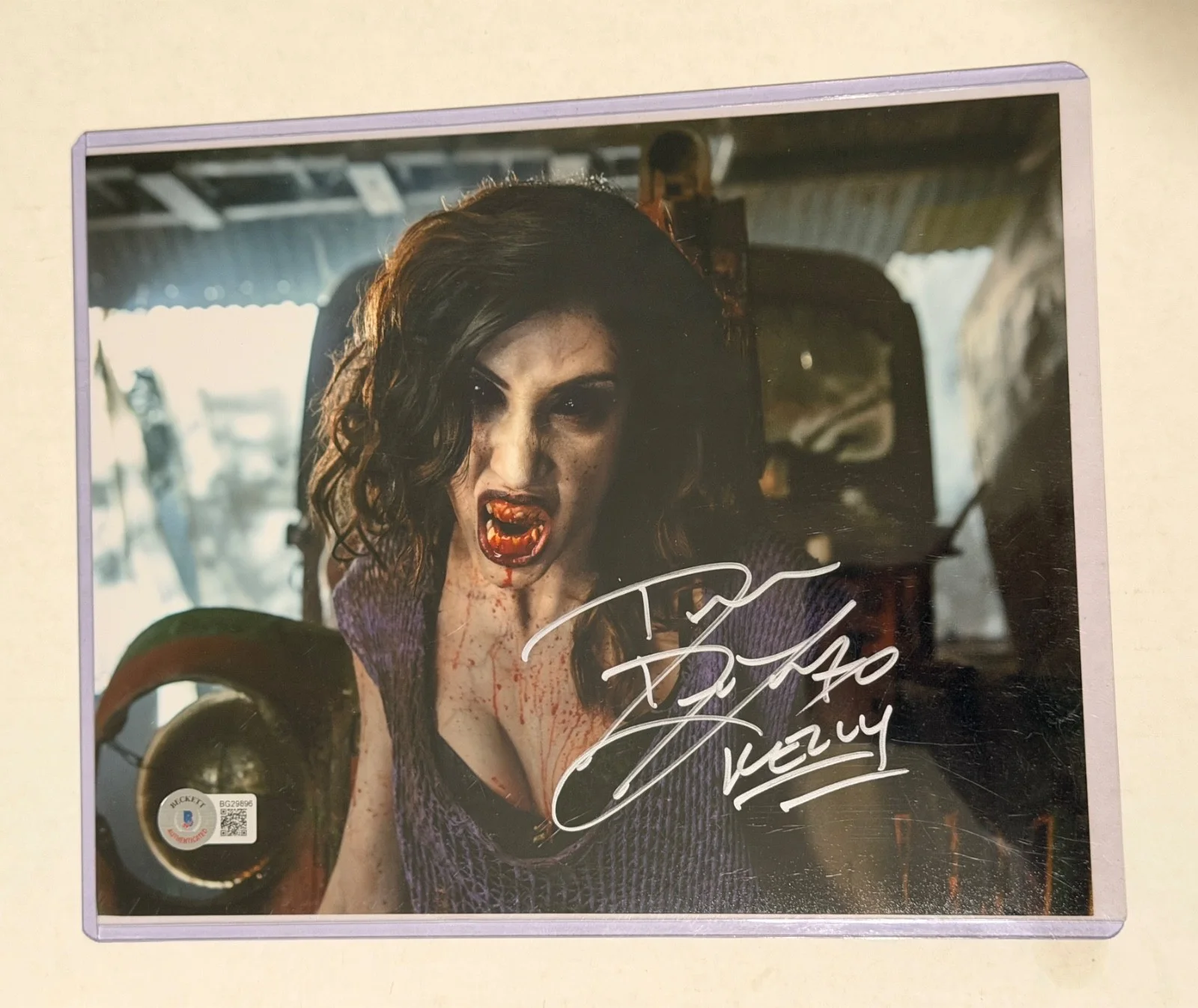 Dana DeLorenzo — DANA DeLORENZO signed auto 8x10 "Kelly Maxwell" Bam Box Beckett