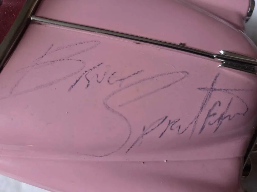Bruce Springsteen — Bruce Springsteen PSA DNA Loa Signed Pink Cadillac 1:18 1959 Toy Car Autograph, image 2