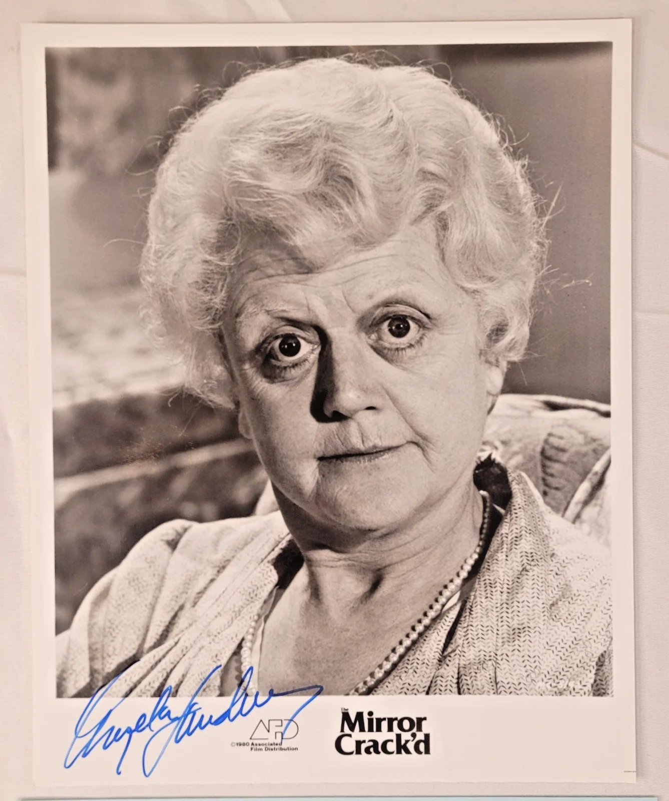 Angela Lansbury — Angela Lansbury Autographed Signed 8 X 10 Photo Mirror Crack'd Murder She Wrote