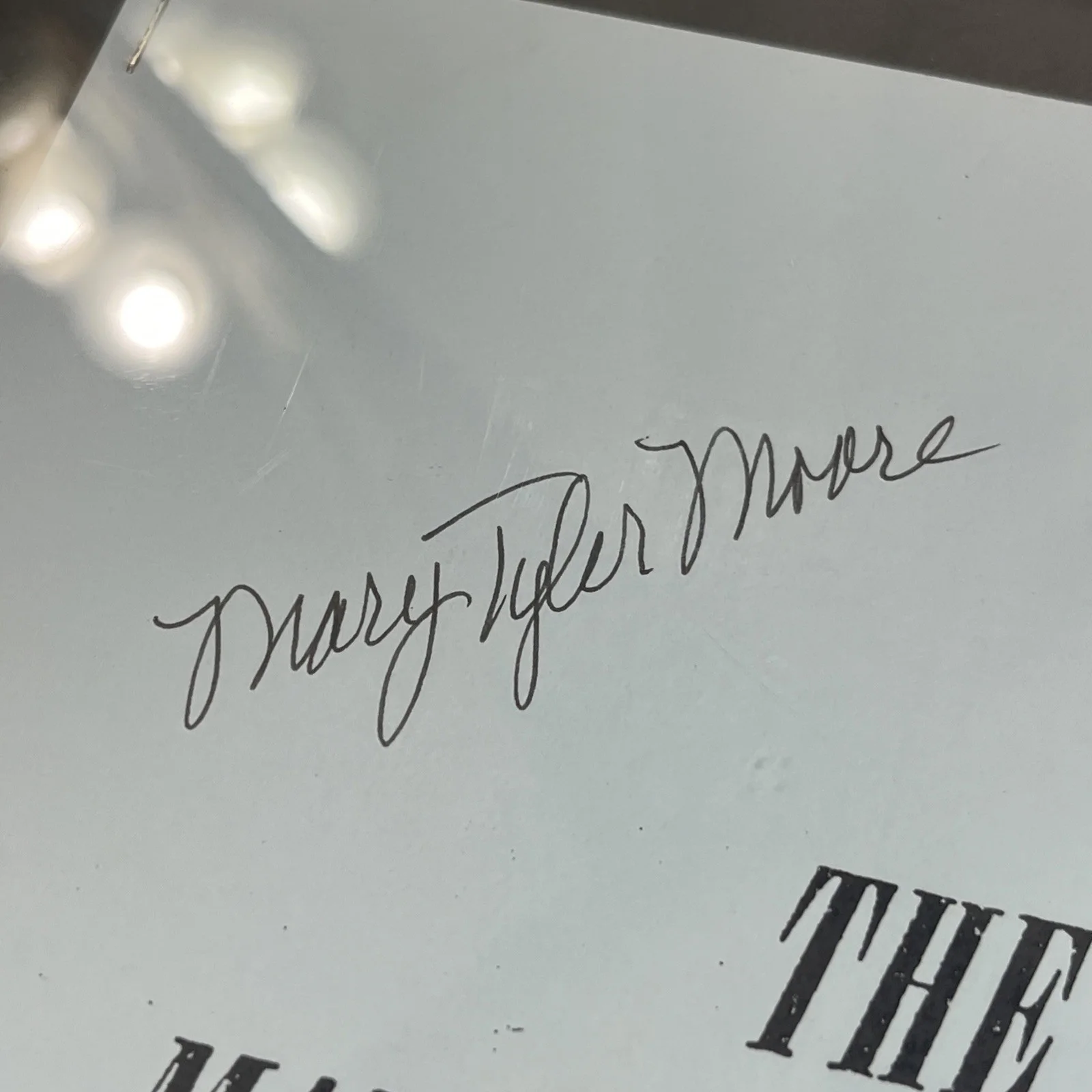 Mary Tyler Moore — Mary Tyler Moore Show SIGNED & FRAMED Script “Chuckles Bites The Dust”, image 2