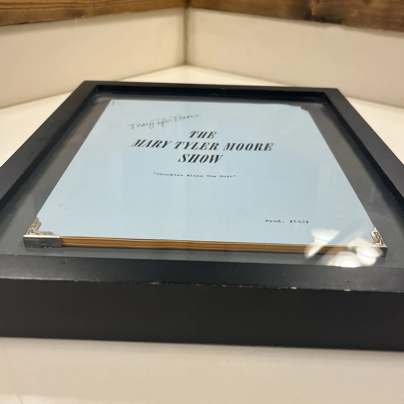 Mary Tyler Moore — Mary Tyler Moore Show SIGNED & FRAMED Script “Chuckles Bites The Dust”, image 3