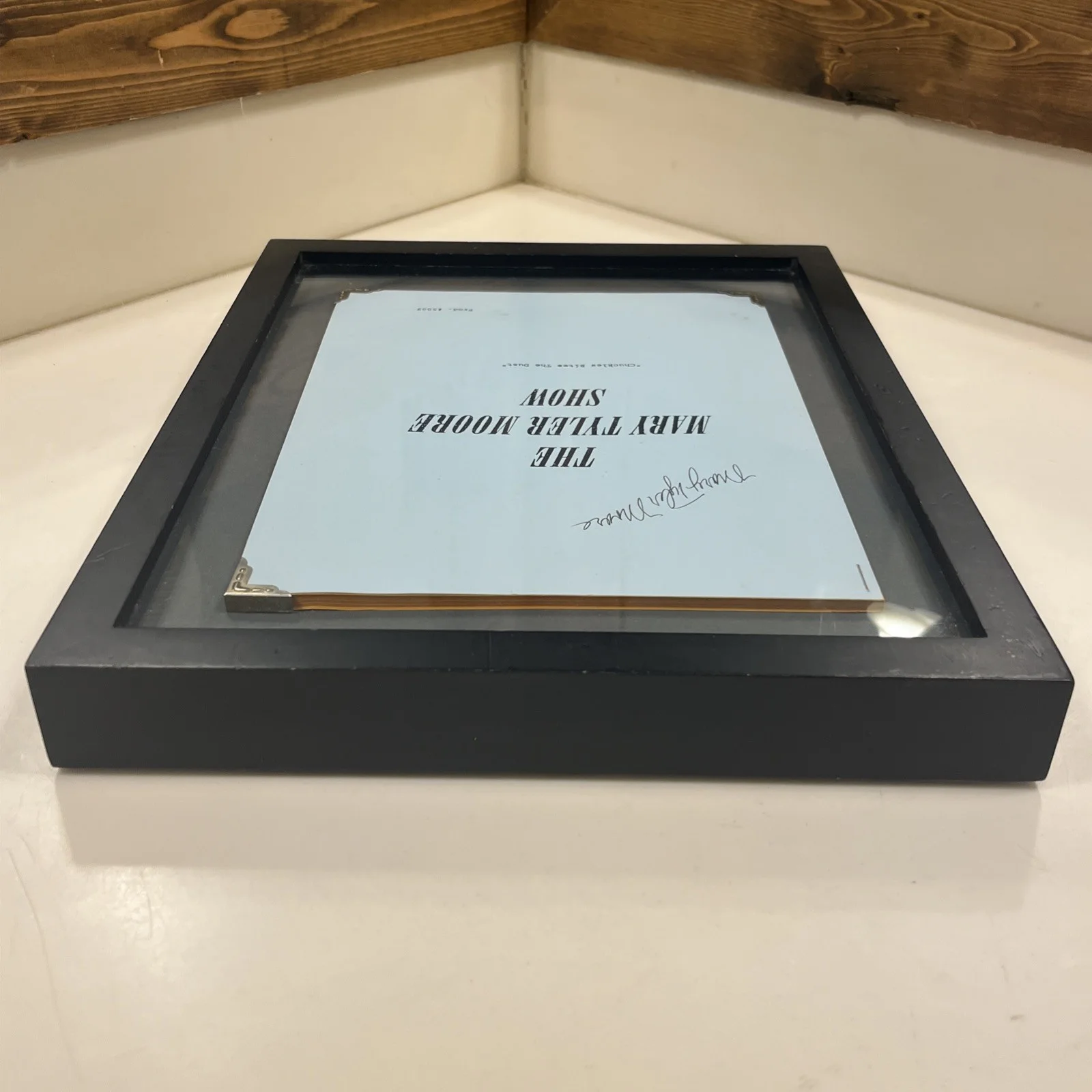 Mary Tyler Moore — Mary Tyler Moore Show SIGNED & FRAMED Script “Chuckles Bites The Dust”, image 5