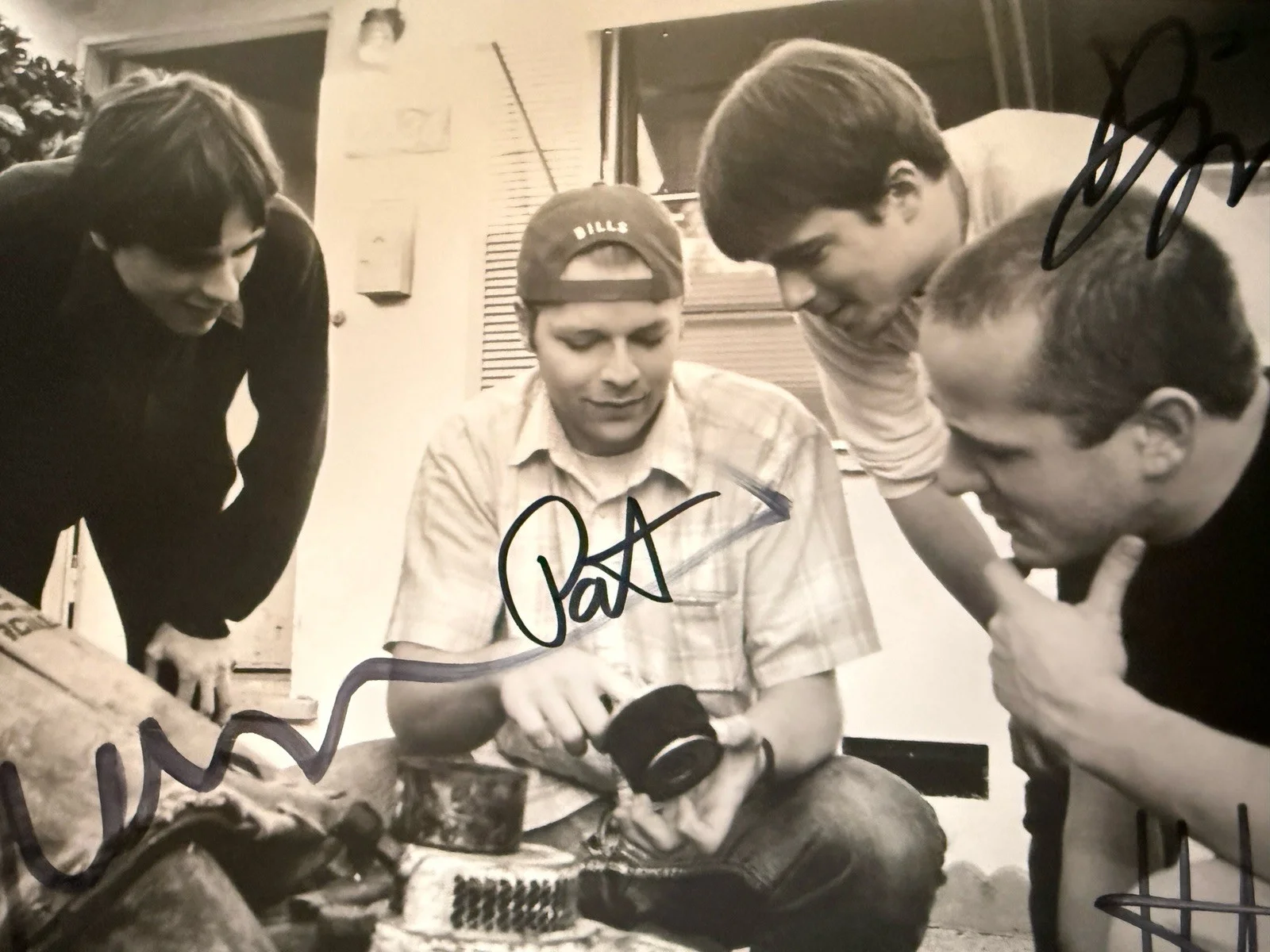 Weezer Signed 1994 8x10 Promo Photo Autographed Blue Album including Matt Sharp, изображение 5