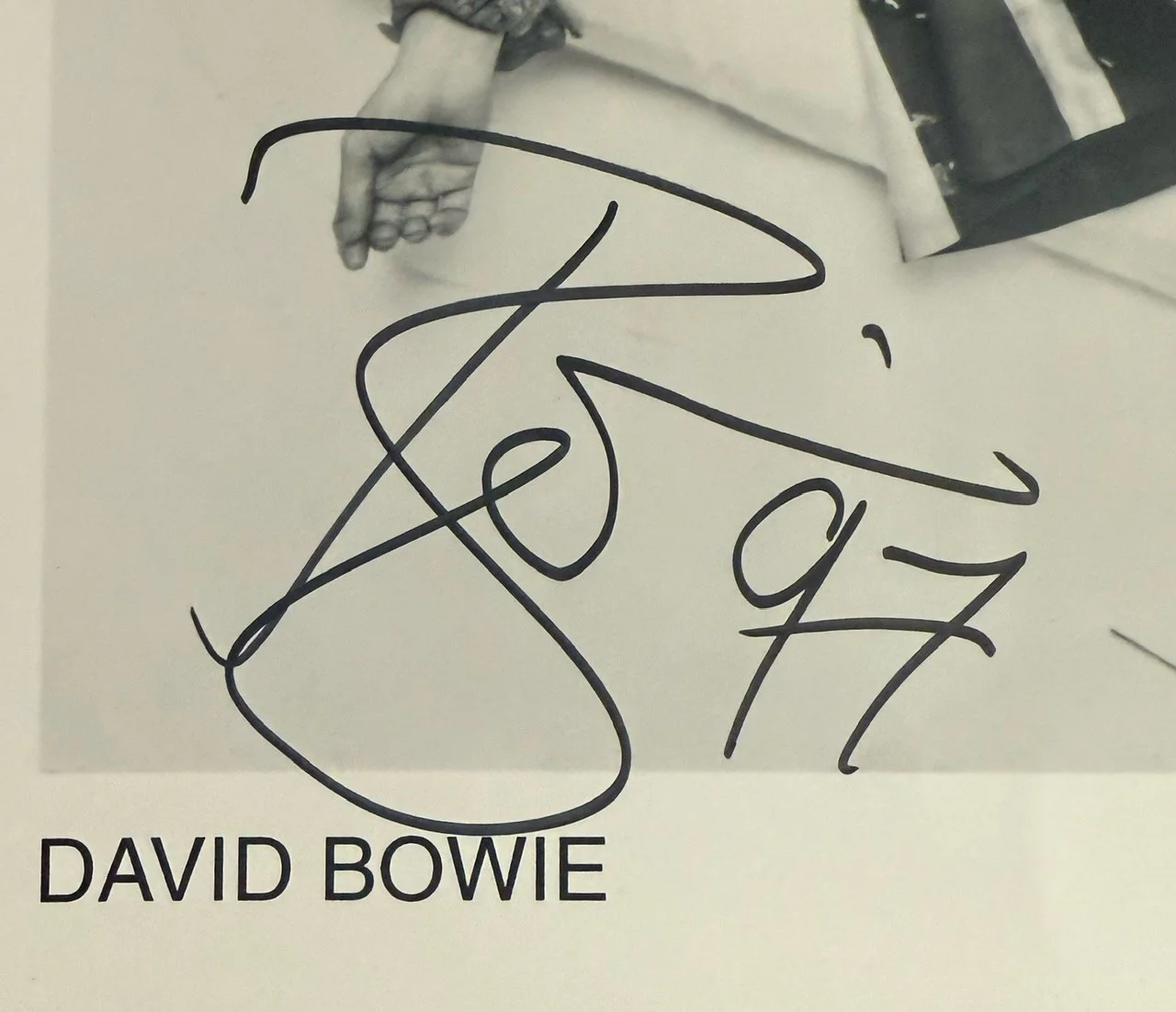 REAL signed DAVID BOWIE autographed 8"x 10" EARTHLING Promo Photo EPPERSON, image 3
