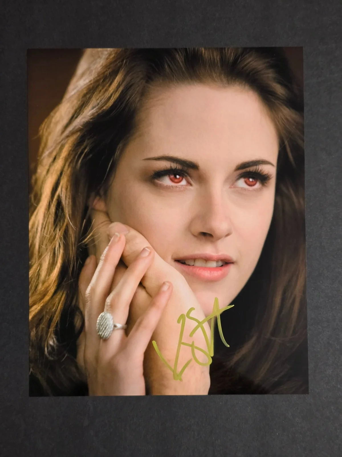 KRISTEN STEWART — KRISTEN STEWART - ORIGINAL HAND SIGNED / AUTOGRAPHED 8x10 PHOTO w/COA TWILIGHT