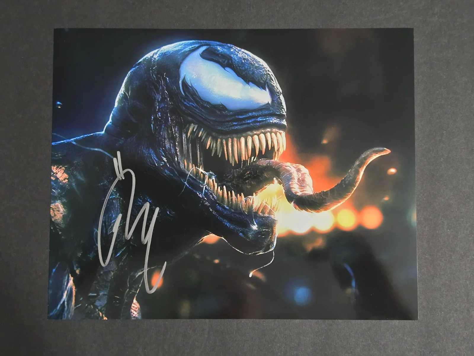 TOM HARDY — TOM HARDY - ORIGINAL HAND SIGNED / AUTOGRAPHED 8x10 PHOTO w/COA VENOM 1
