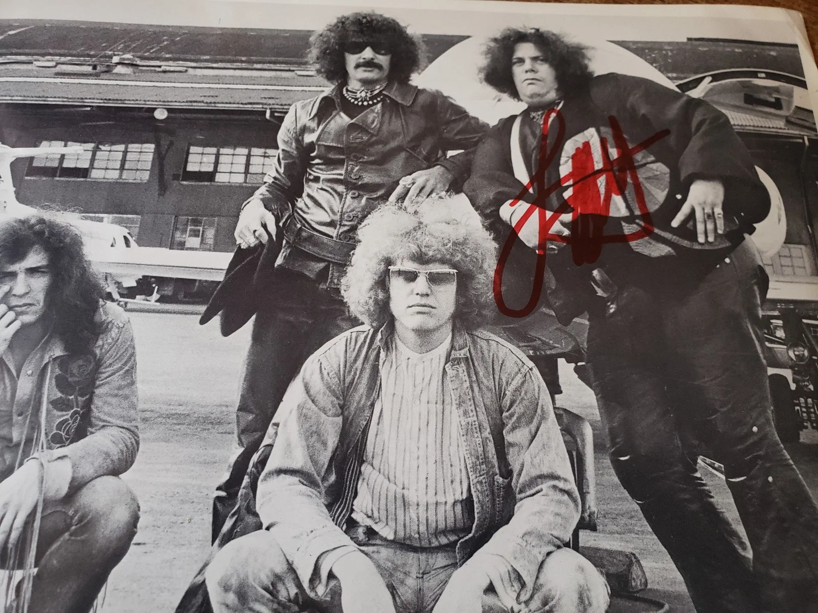 hand signed EXCELLENT leslie west OF MOUNTAIN 8 1/2" by 11" vintage 1970s PHOTO, изображение 2