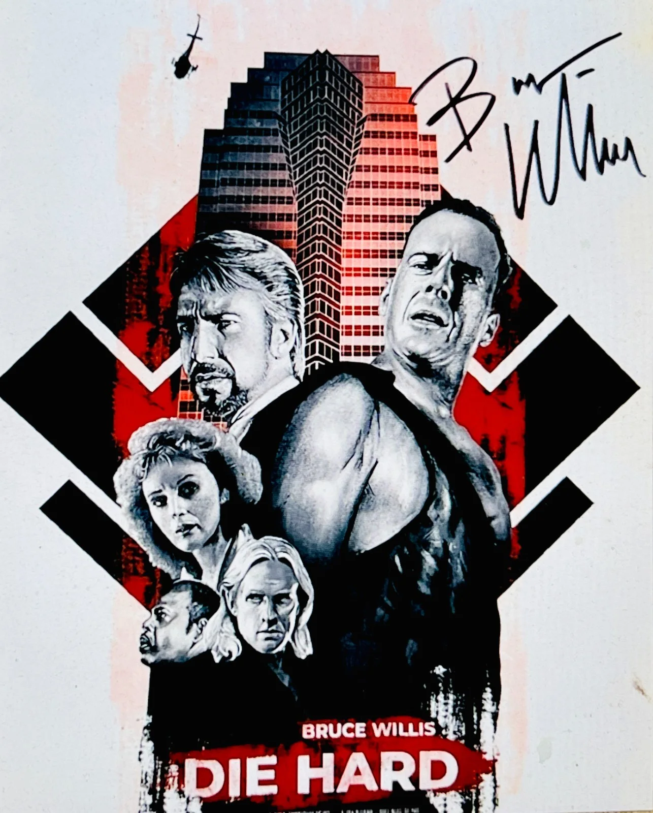 Bruce Willis — Bruce Willis Signed•Autographed 8X10•1988•*DIE HARD* COLOR Autographed w/ COA