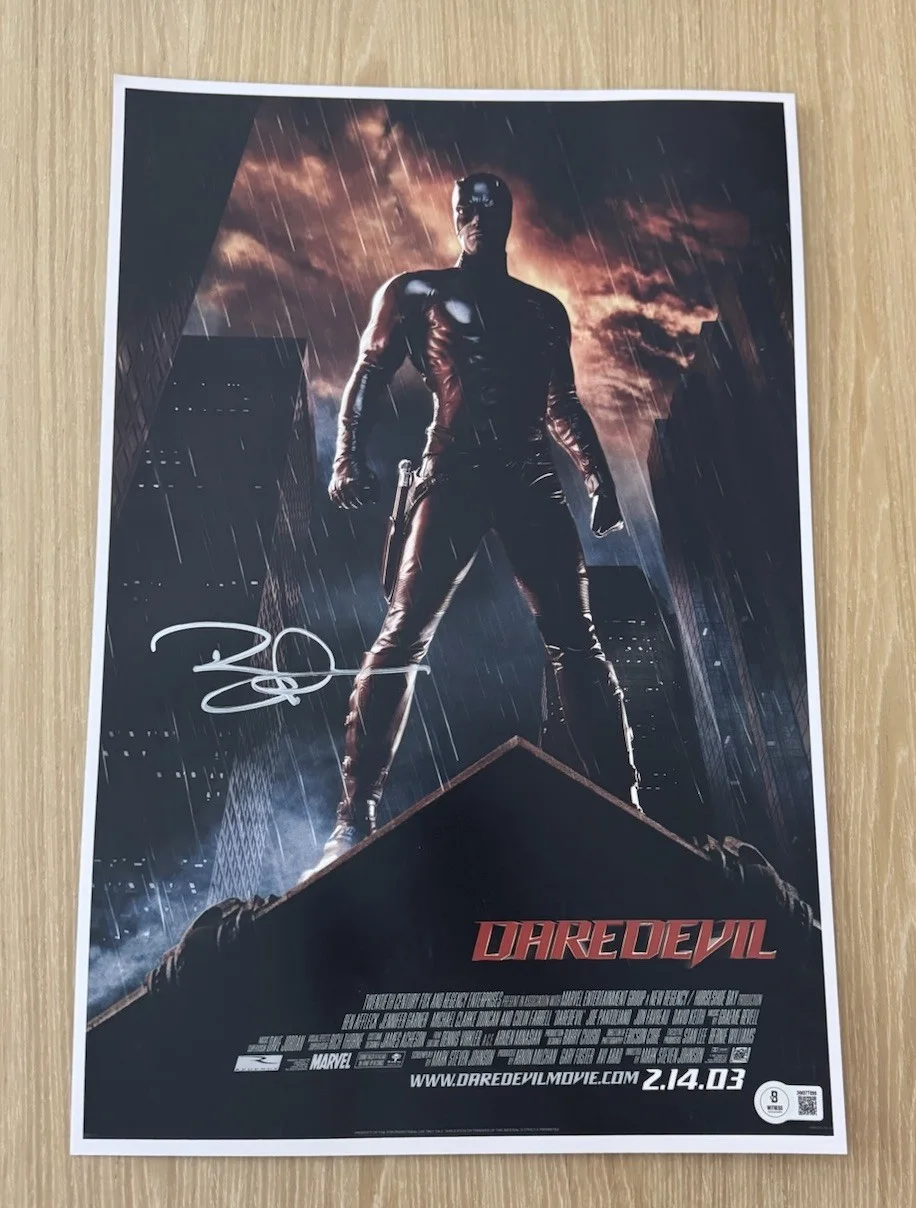 Ben Affleck — BEN AFFLECK SIGNED DAREDEVIL 11X17 PHOTO BECKETT BAS 2