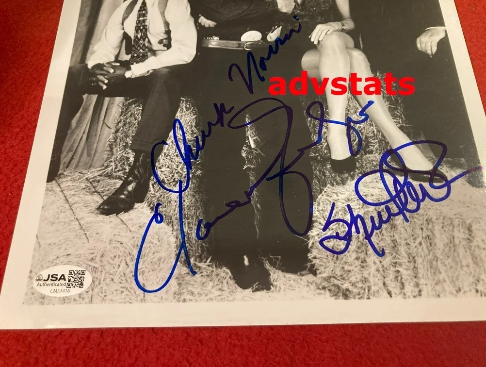 Chuck Norris, Clarence Gilyard, Sheree J Wilson — JSA authentic WALKER TEXAS RANGER signed 8x10 bw CHUCK NORRIS,CLARENCE,SHEREE nm, изображение 2