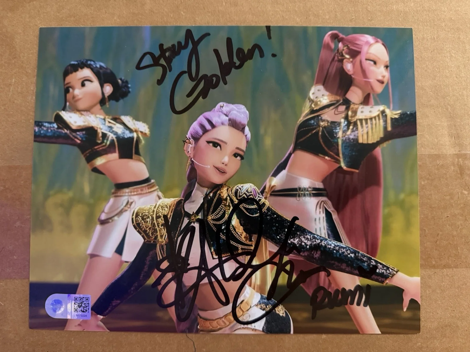 Arden Cho Signed Rumi Kpop Demonhunter "Stay Golden !" Autograph Proof SWAU COA, image 2