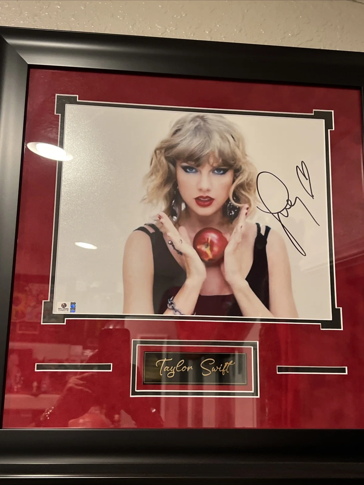 Taylor Swift — Taylor Swift Autograph Signed 11x14 Photo Costume Framed Global Authentic, изображение 5