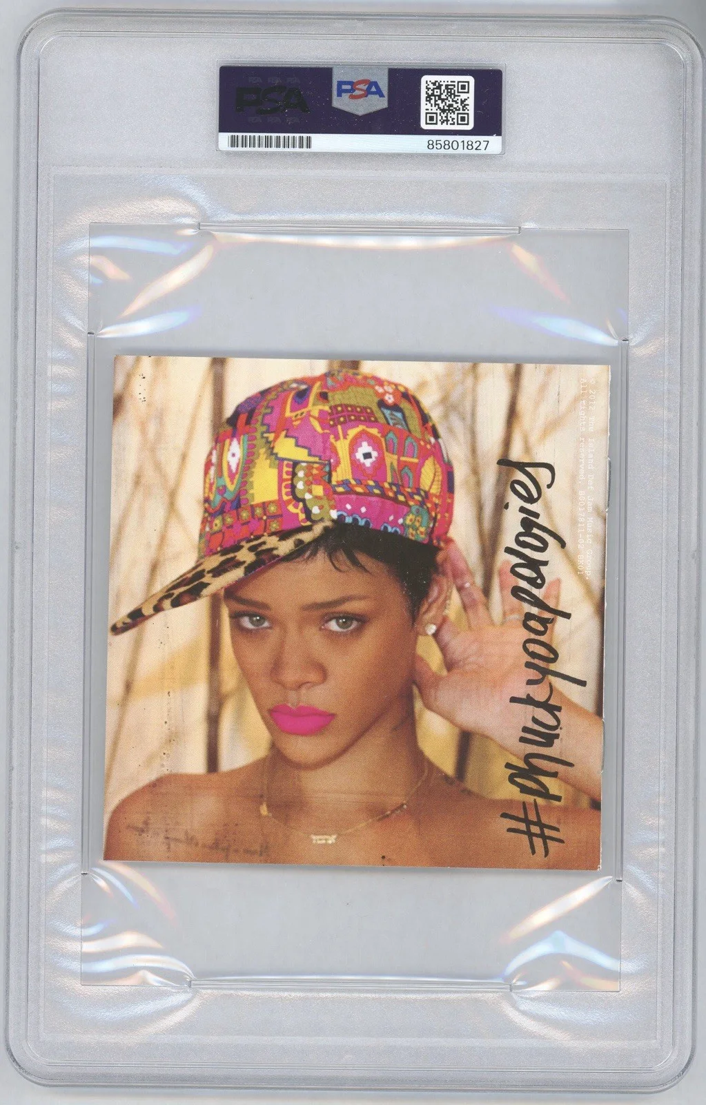 Rihanna Signed 2012 Unapologetic CD Cover PSA/DNA GEM MINT 10 AUTOGRAPH GRADE, изображение 2