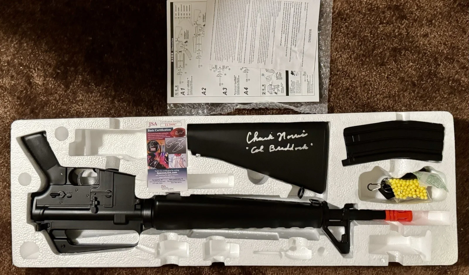 CHUCK NORRIS — CHUCK NORRIS SIGNED M16A3 AIR SOFT GUN+JSA COA MISSING IN ACTION COL. BRADDOCK, image 5