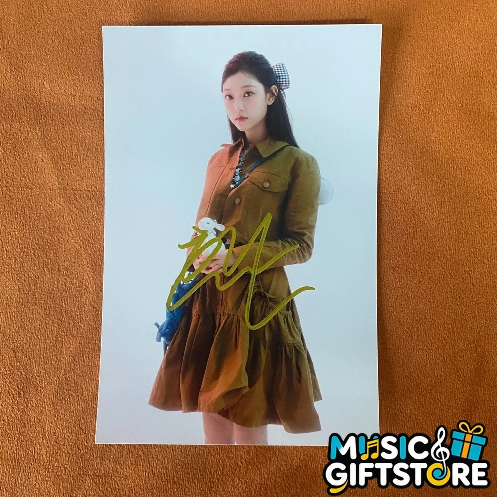 NEWJEANS HAERIN Autographed Signed Photo K-POP Collection 4*6 2024 #MUGS, image 3