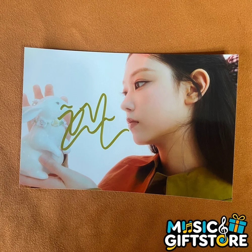 NEWJEANS HAERIN Autographed Signed Photo K-POP Collection 4*6 2024 #MUGS, image 4