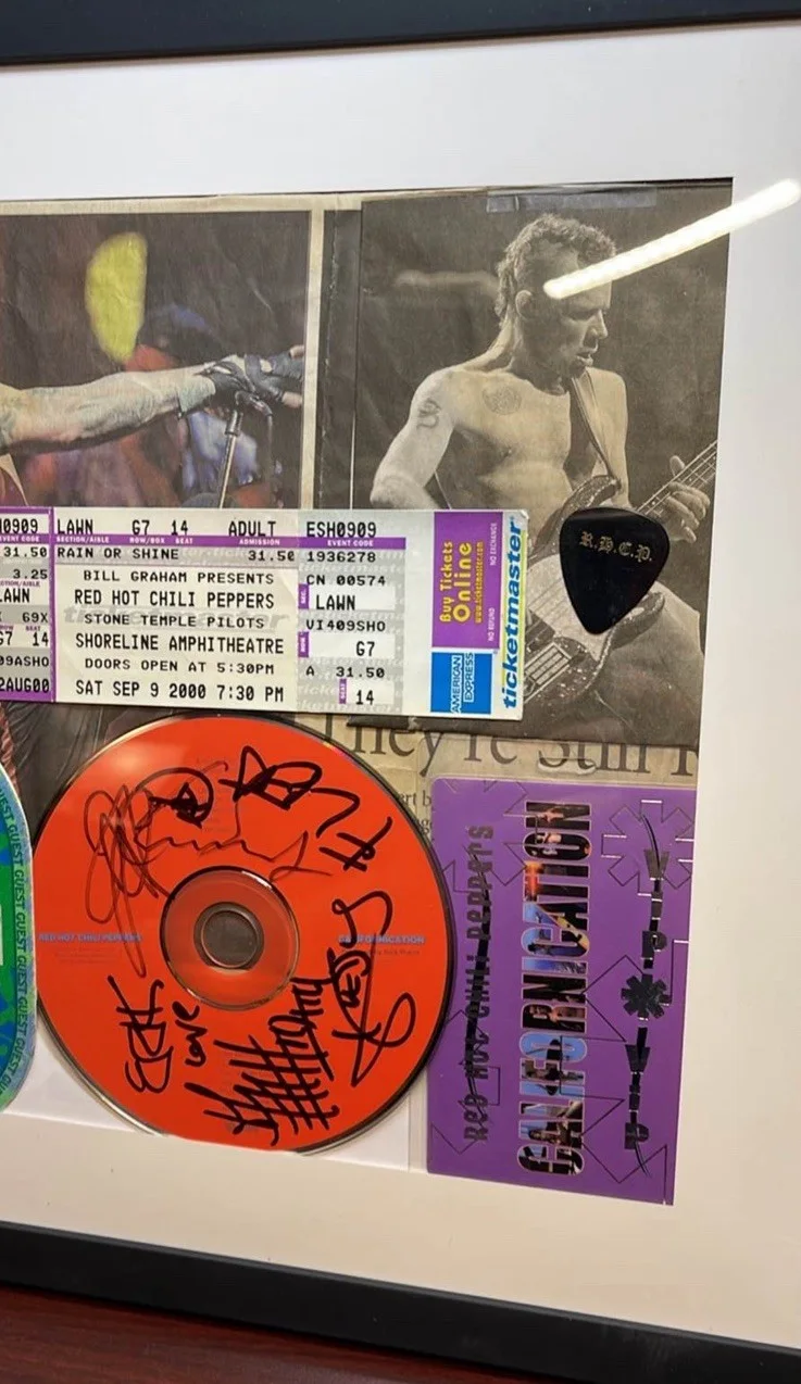 RED HOT CHILI PEPPERS SIGNED AUTOGRAPHED FRAMED CD With Guest Pass / Picket VIP, изображение 3