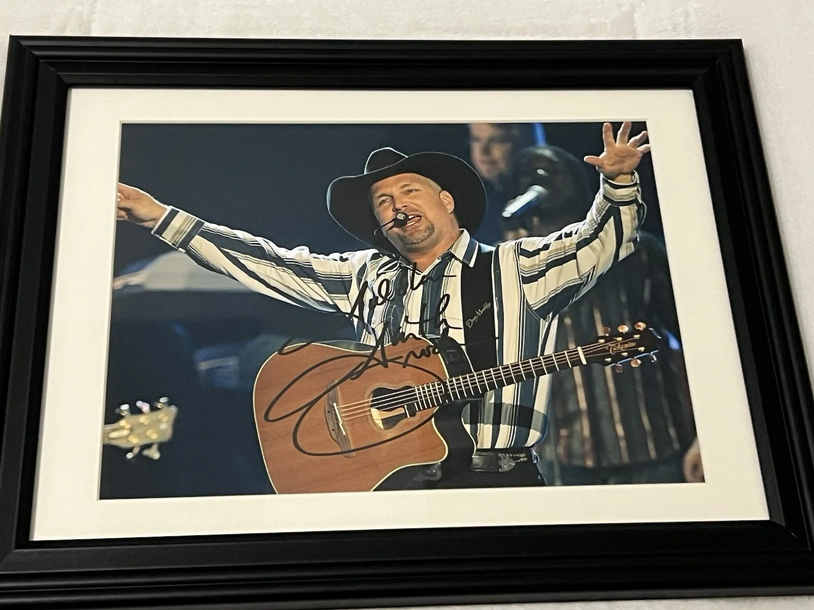 GARTH BROOKS Autographed 8 X 11.5 Signed Photo Framed Country Music Legend, image 5