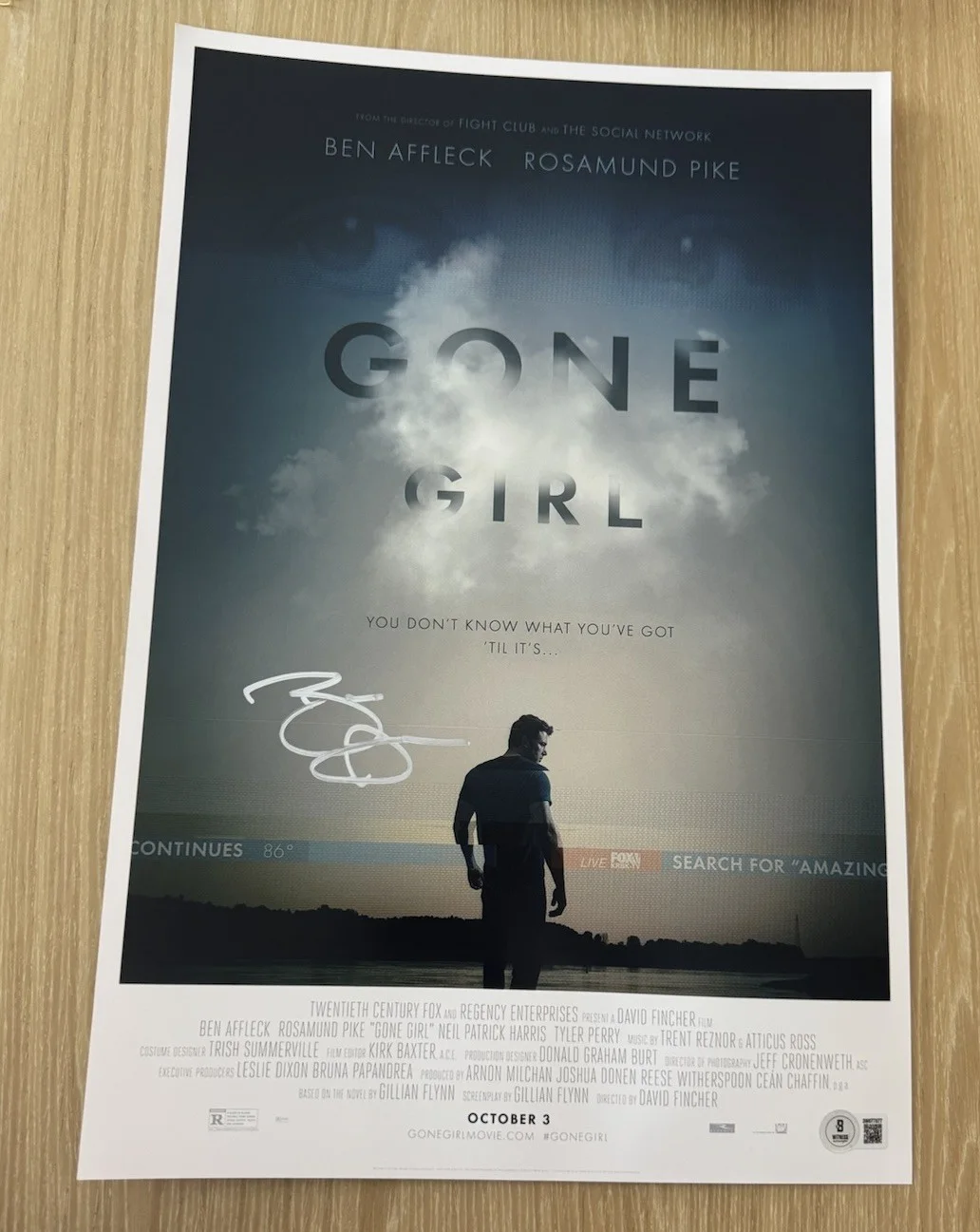 Ben Affleck — BEN AFFLECK SIGNED GONE GIRL 11X17 PHOTO BECKETT BAS