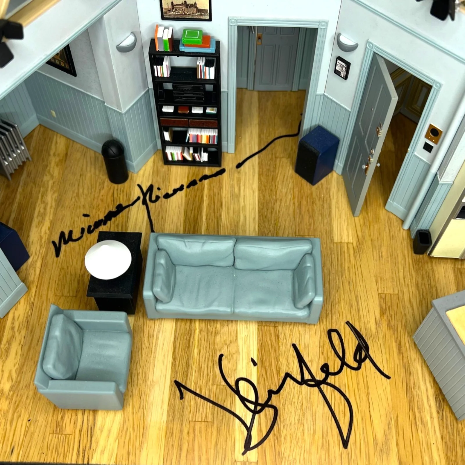 JERRY SEINFELD — JERRY SEINFELD & MICHAEL RICHARDS SIGNED SEINFELD APARTMENT SET REPLICA JSA, image 2