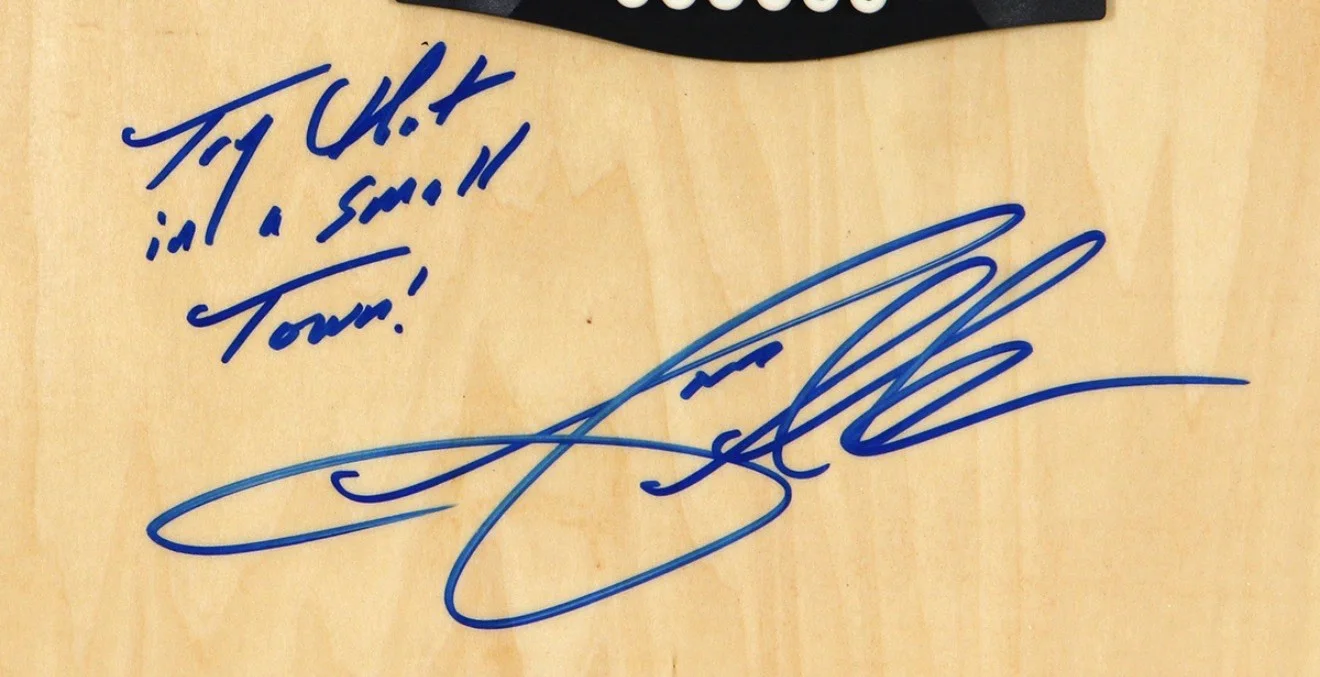 Jason Aldean Signed Guitar Inscribed “try That In A Small Town” Beckett, изображение 2