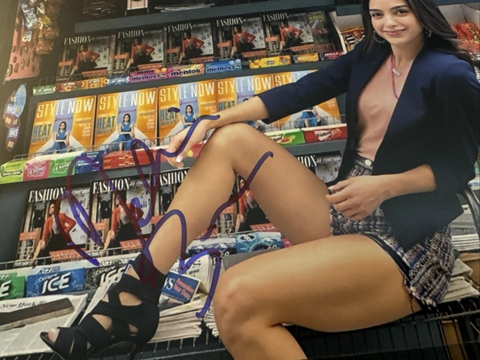 MELISSA BARRERA — MELISSA BARRERA Signed 8x10 Photo SEXY SCREAM JSA Autograph, изображение 3