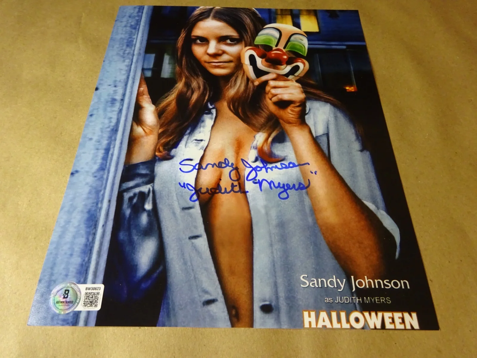 Sandy Johnson — Signed Sandy Johnson Autographed 8"x10" Photo Halloween Beckett BAS COA, изображение 2