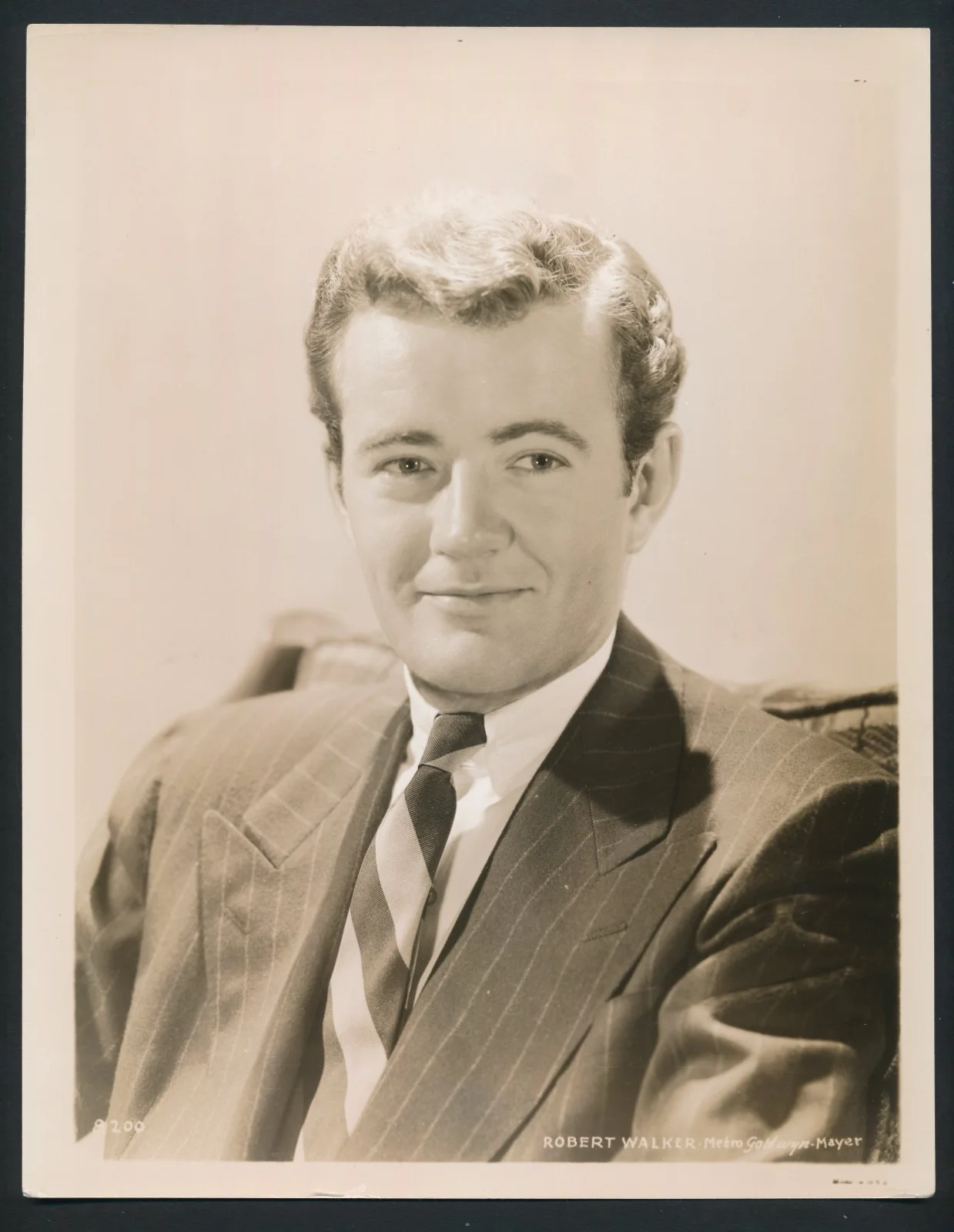 Robert Walker - 1940's Signed Album Page w/ 1950's Promo Still - RARE. d. 1951, изображение 5