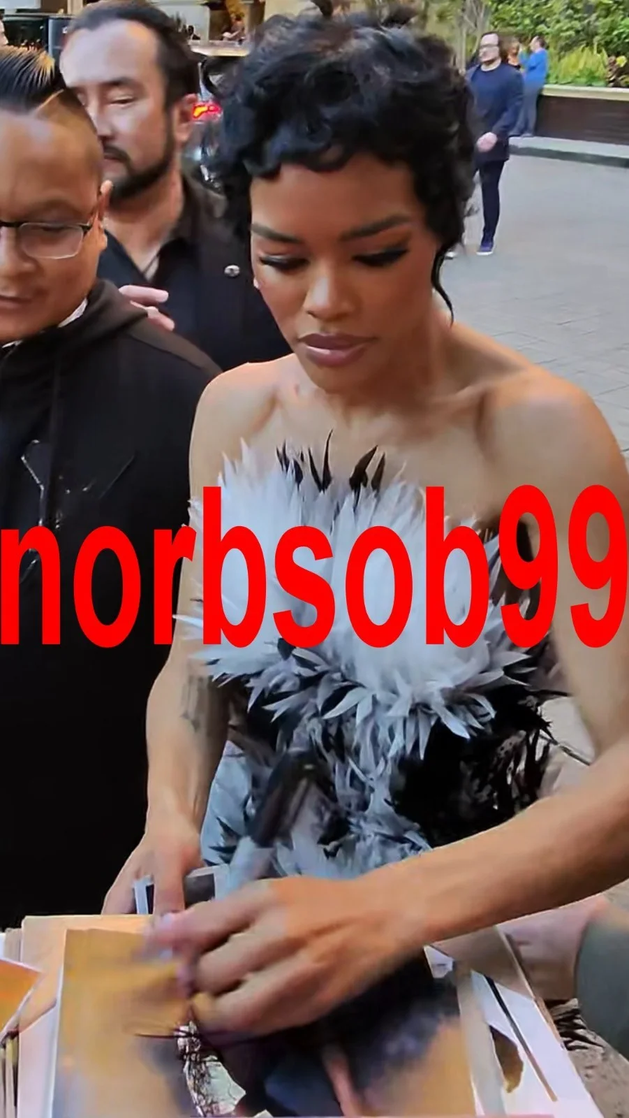 TEYANA TAYLOR SIGNED CHAMPIONS 8x10 PHOTO w/EXACT VIDEO PROOF & AUTOGRAPH COA, изображение 4