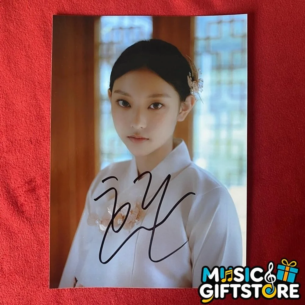 NEWJEANS HAERIN Autographed Signed Photo K-POP Collection 4*6 2024b #MUGS, image 3