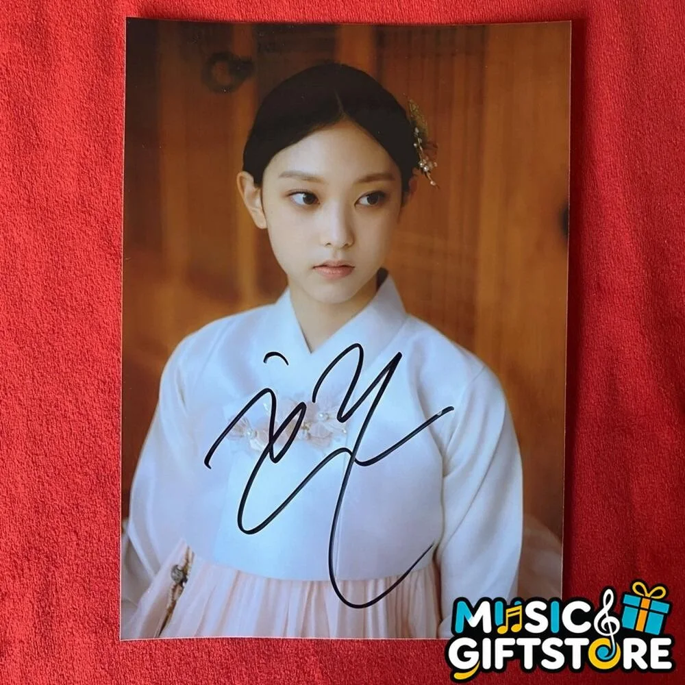 NEWJEANS HAERIN Autographed Signed Photo K-POP Collection 4*6 2024b #MUGS, image 4