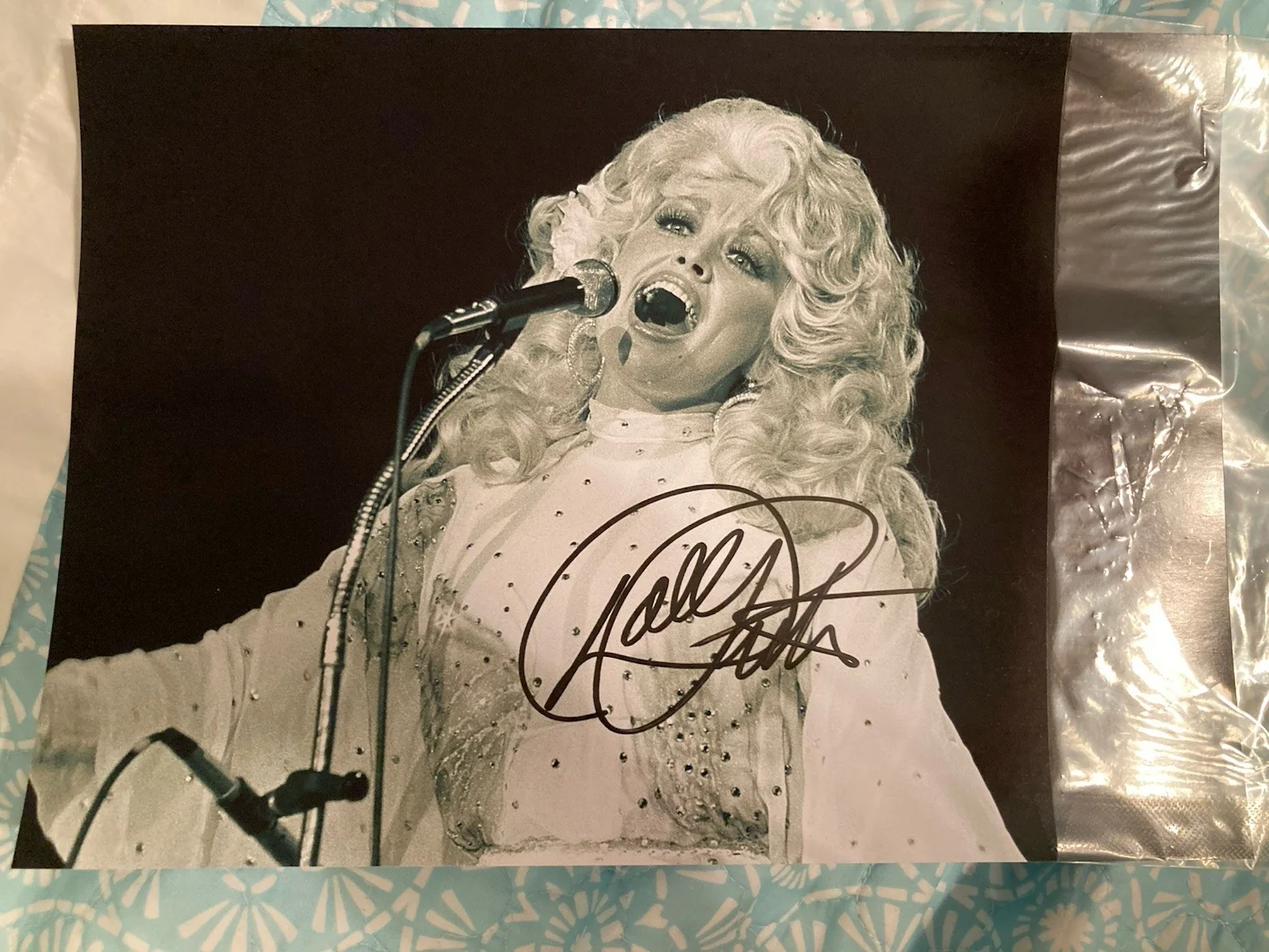 Dolly Parton Autograph Hand Signed 8.5 X11, image 3