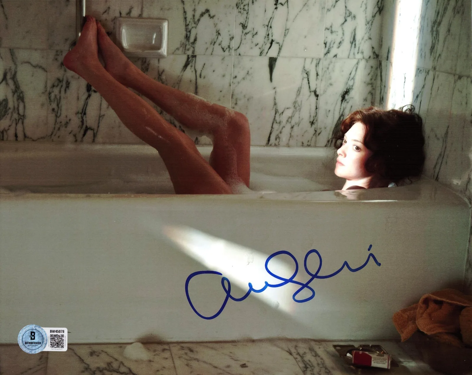 Amanda Seyfried — Hot Sexy Amanda Seyfried Signed 8x10 Photo Authentic Autograph Beckett