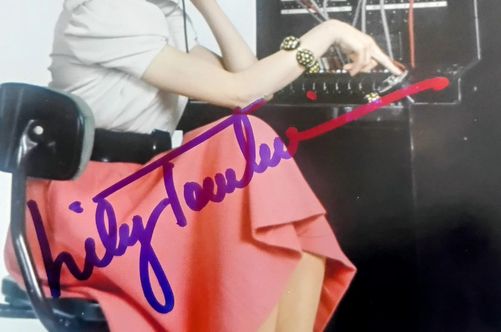 Lily Tomlin Hand Signed Autograph JSA COA 8x10 Photo NO US TARIFFS, image 3