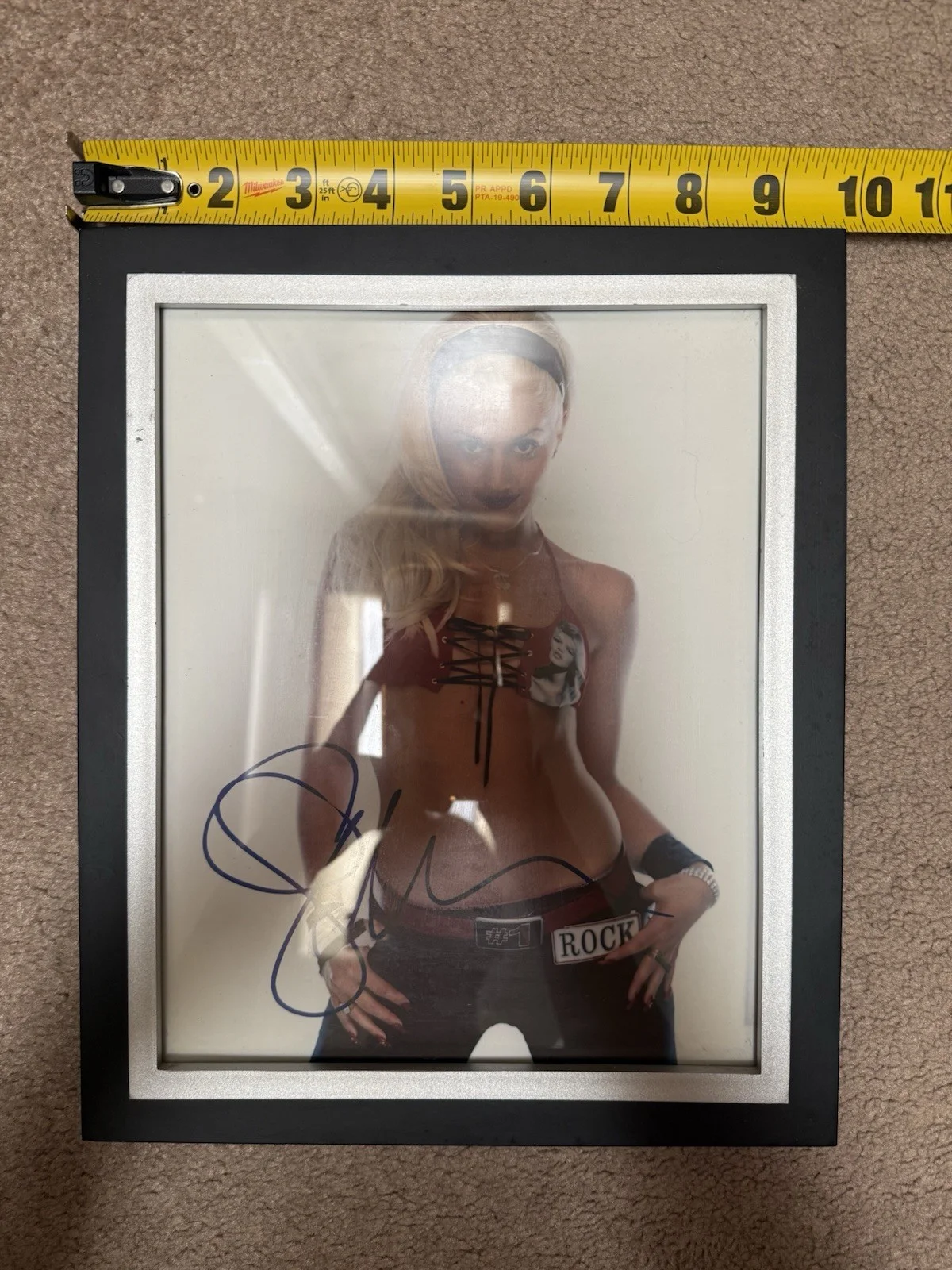 Gwen Stefani signed framed photo 9.5x11.5 inches, изображение 3