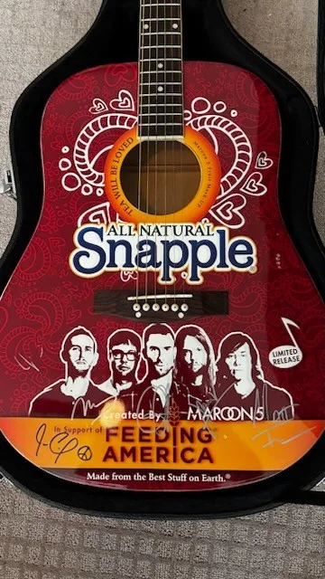 Maroon 5 Signed Acoustic Guitar. Collectable Tea Will Be Loved Snapple Guitar, image 2