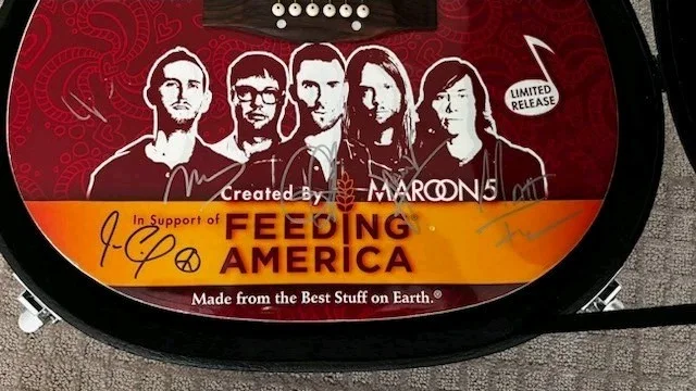 Maroon 5 Signed Acoustic Guitar. Collectable Tea Will Be Loved Snapple Guitar, image 3