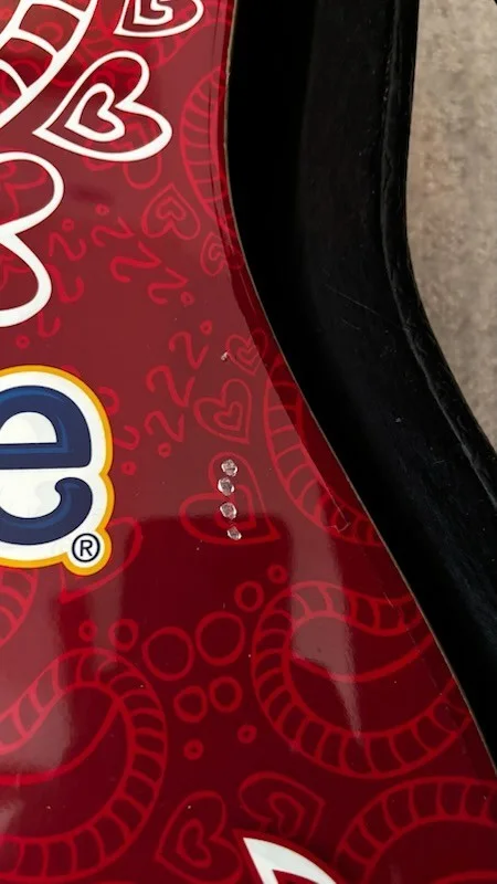 Maroon 5 Signed Acoustic Guitar. Collectable Tea Will Be Loved Snapple Guitar, image 4