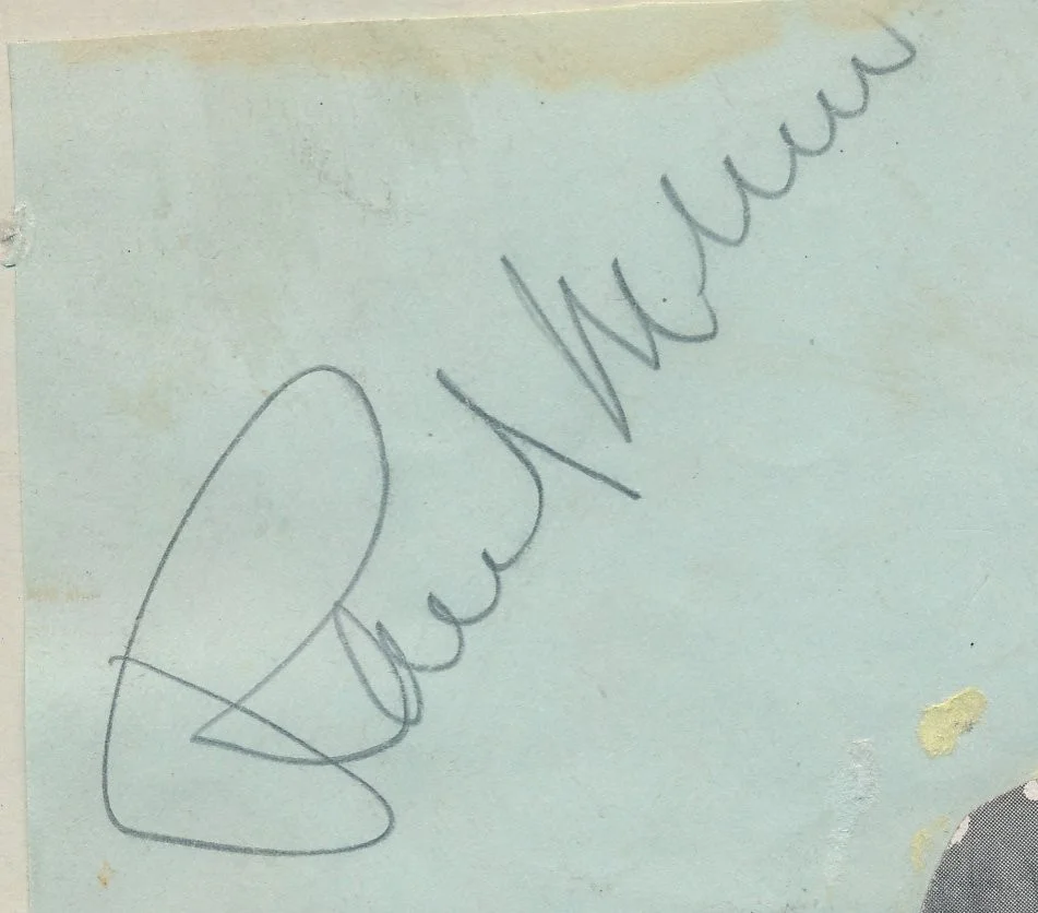 Paul Muni - 1930's Pencil Signed Sheet w/ Orig 1942 Still Photo - Autograph, изображение 3