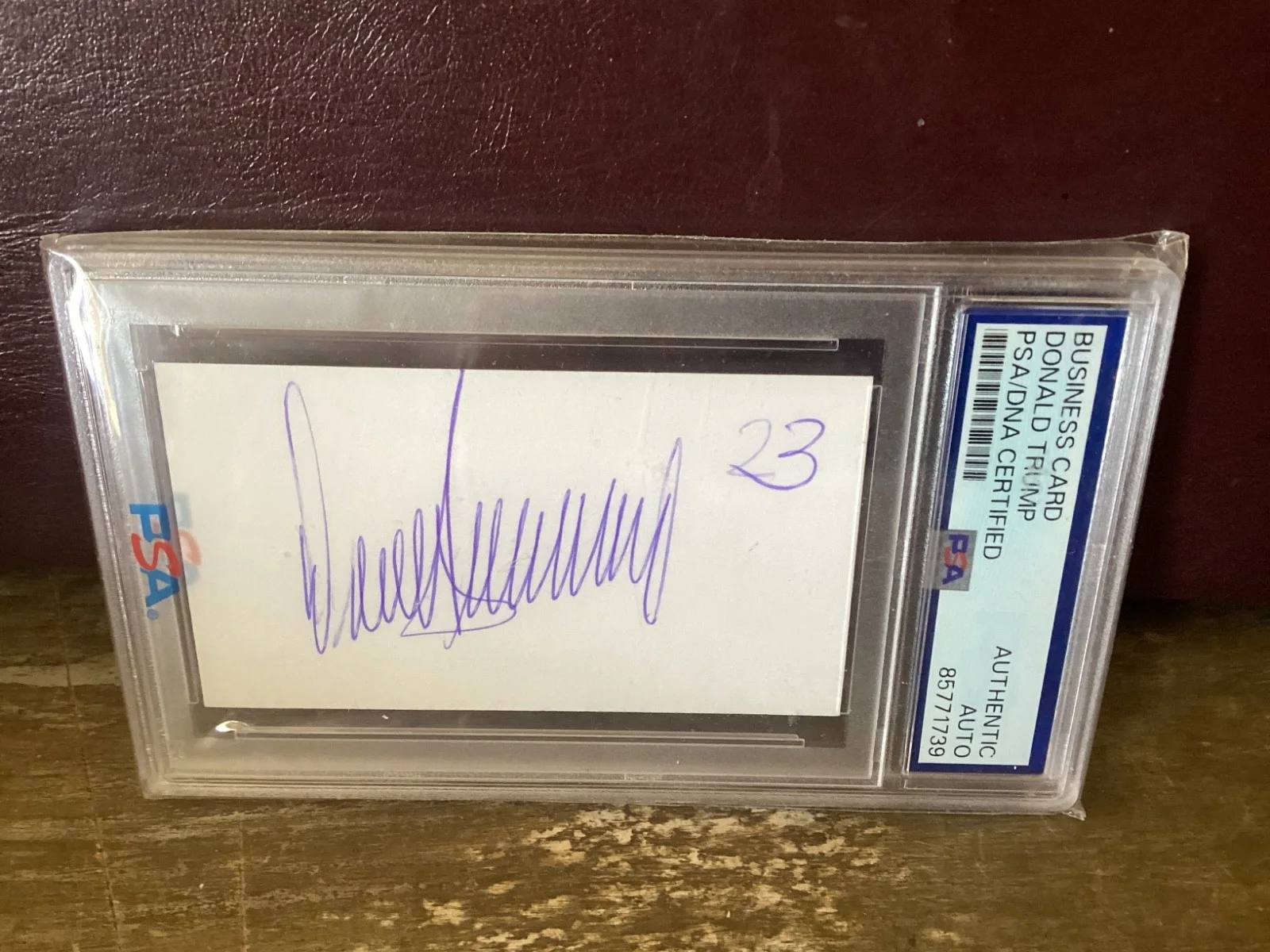 Donald Trump — President Donald Trump Signed Slabbed Signature PSA/DNA business card, изображение 2