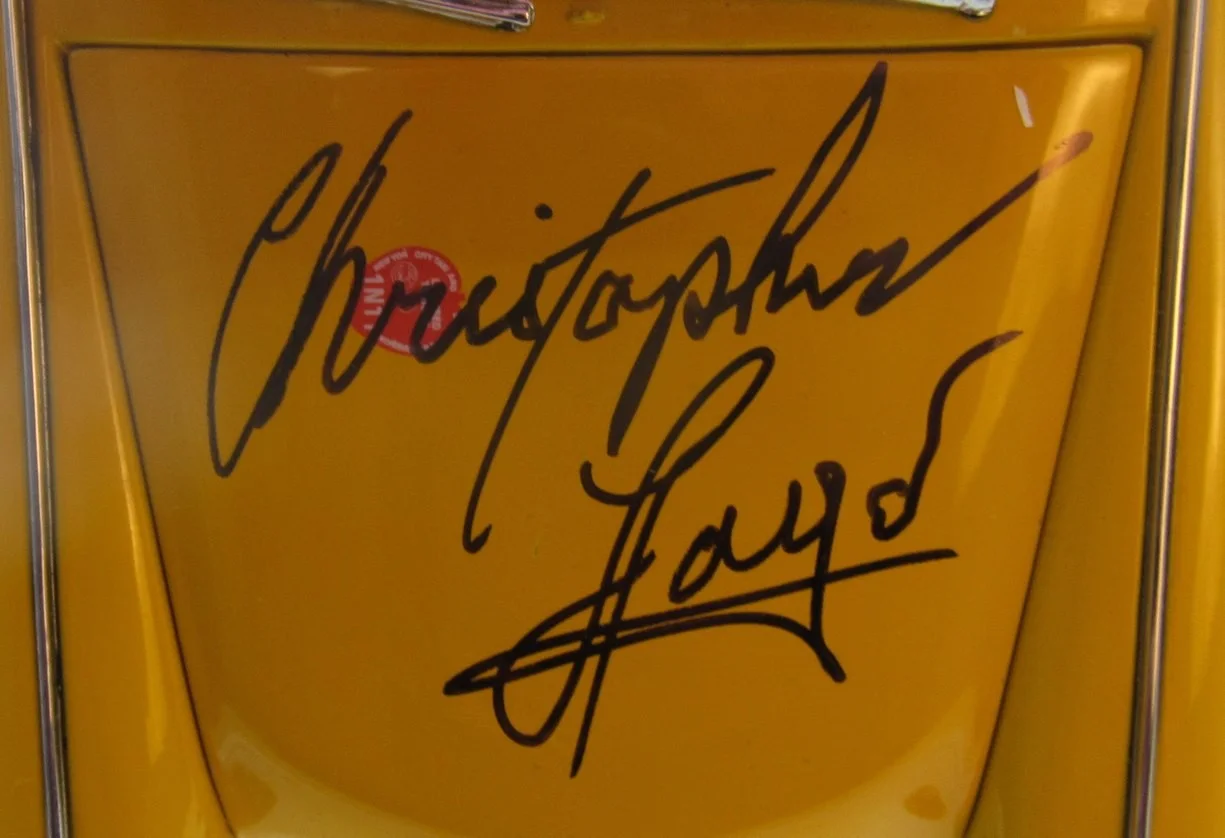 Christopher Lloyd Signed 1:18 Scale Vintage Yellow Taxi Cab Diecast JSA 204897, изображение 2