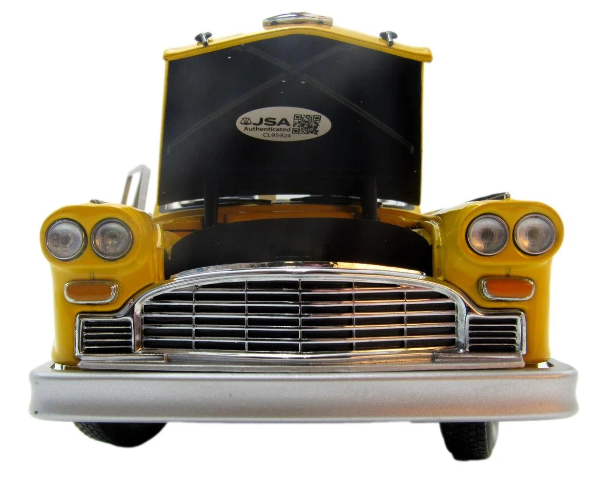 Christopher Lloyd Signed 1:18 Scale Vintage Yellow Taxi Cab Diecast JSA 204897, изображение 4