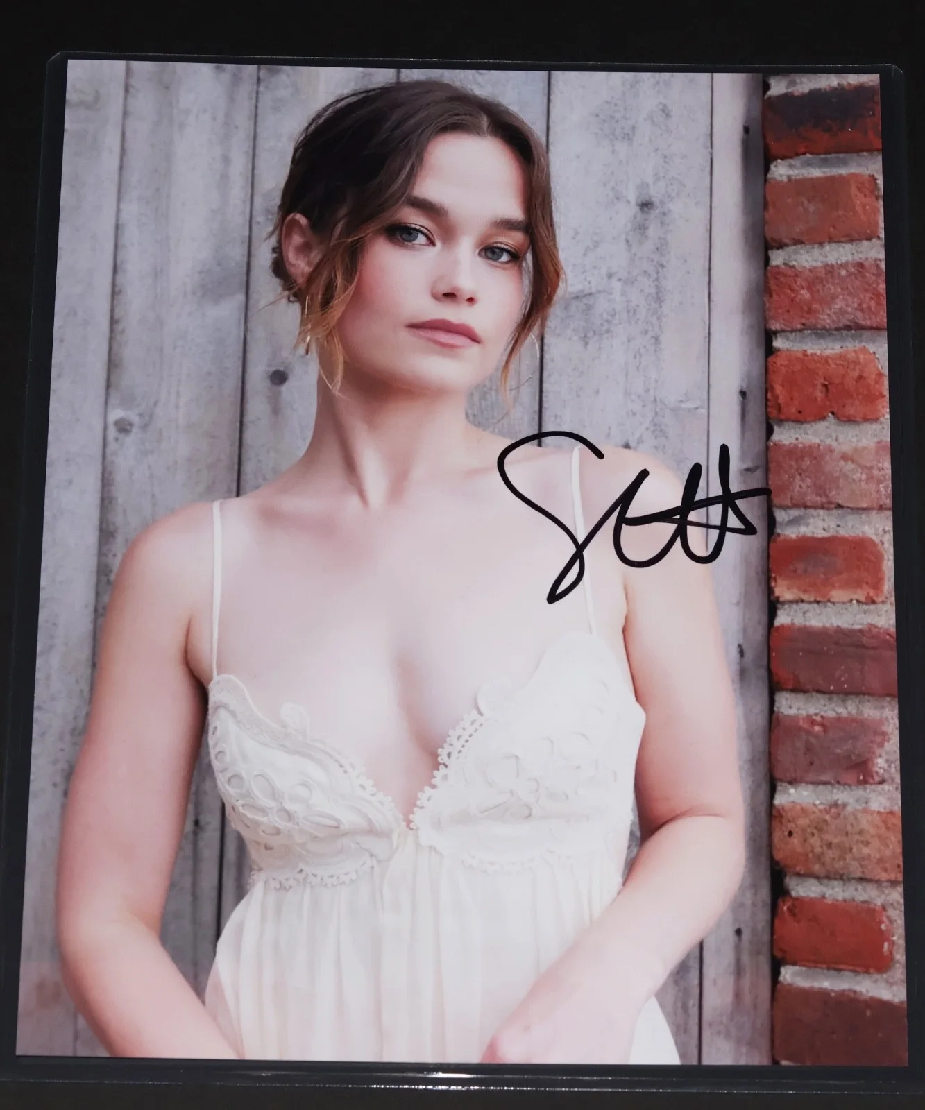Sarah Catherine Hook — SARAH CATHERINE HOOK Signed 8X10 PHOTO the white lotus autograph + PROOF