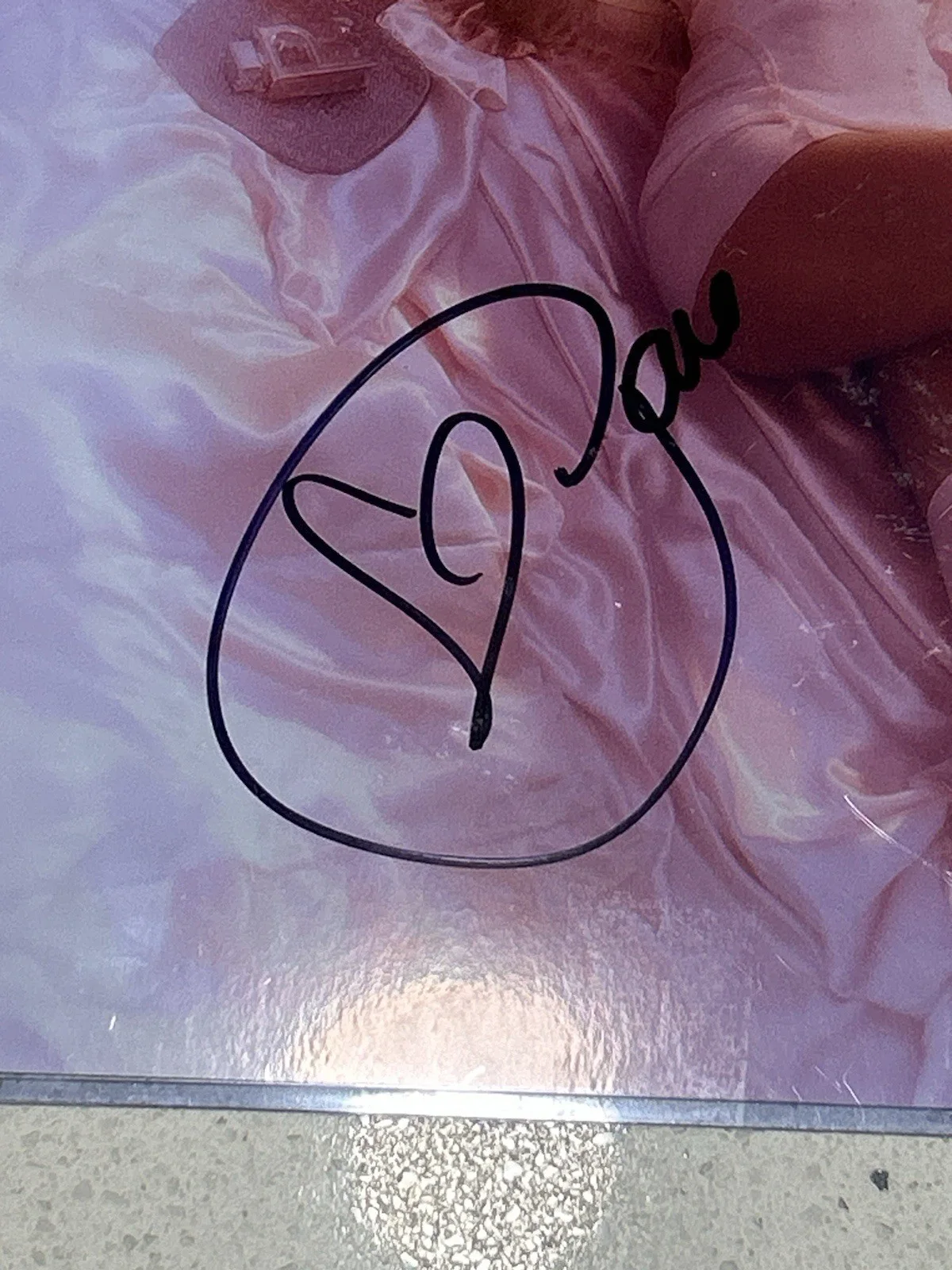 Paris Hilton Autographed Photo - Grammys 2026 - No JSA, image 2